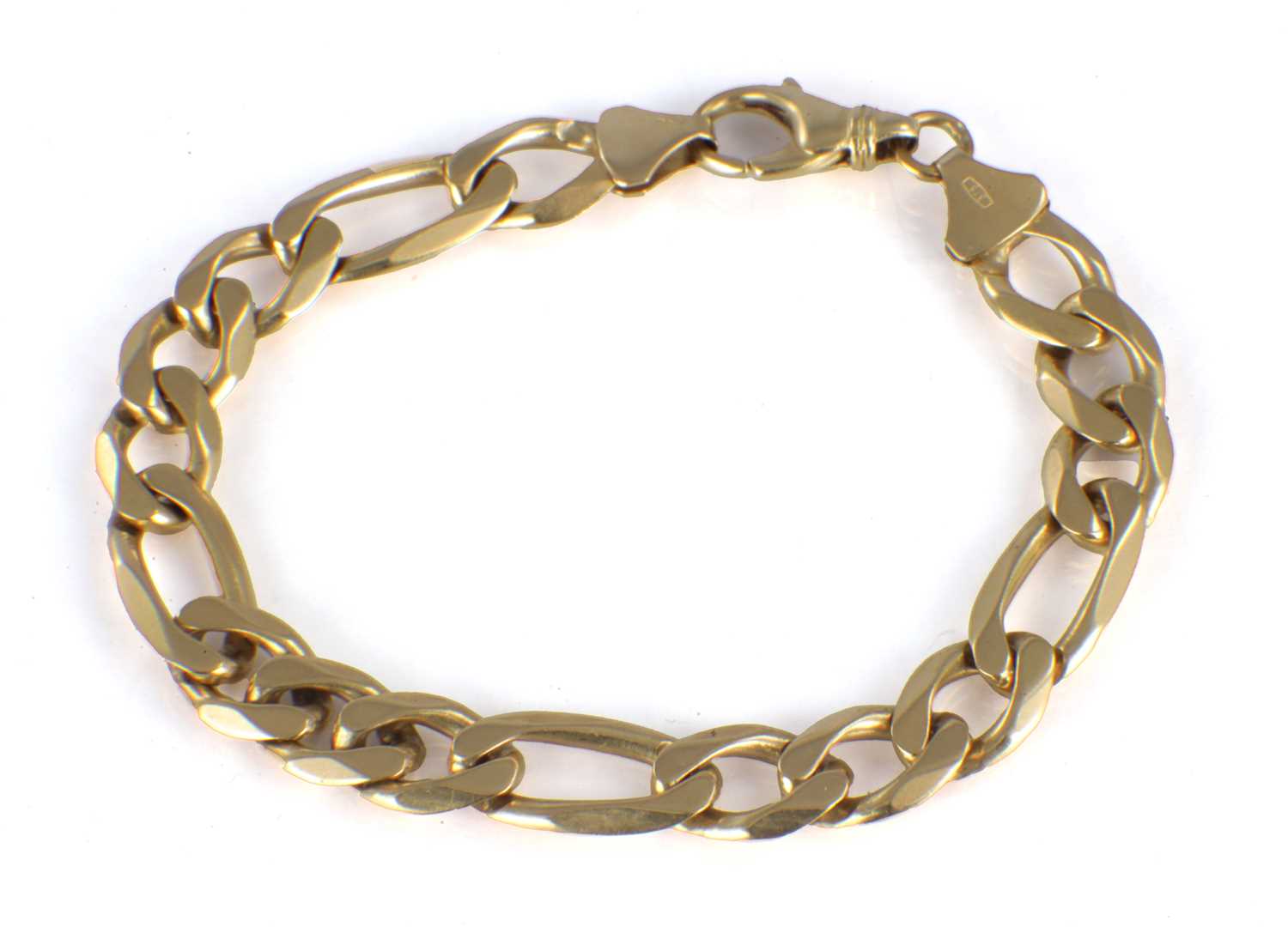 Lot 125 - A 9CT YELLOW GOLD FIGARO CHAIN BRACELET