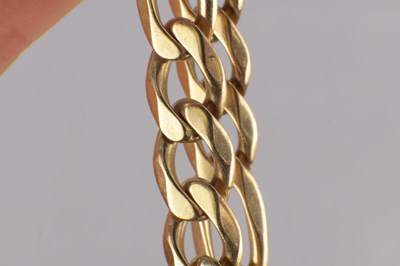 Lot 125 - A 9CT YELLOW GOLD FIGARO CHAIN BRACELET
