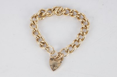 Lot 163 - A 9CT YELLOW GOLD CURB CHAIN BRACELET