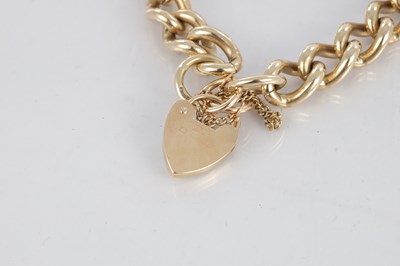 Lot 163 - A 9CT YELLOW GOLD CURB CHAIN BRACELET