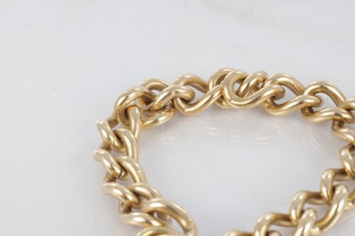 Lot 163 - A 9CT YELLOW GOLD CURB CHAIN BRACELET