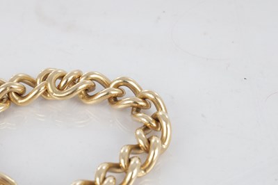 Lot 163 - A 9CT YELLOW GOLD CURB CHAIN BRACELET