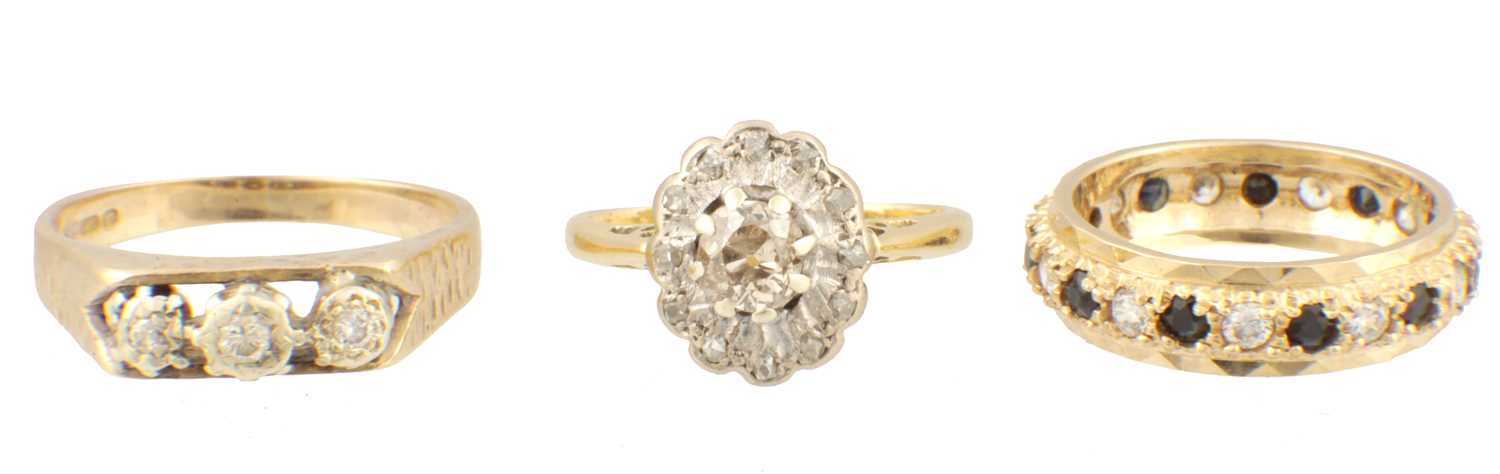 Lot 220 - A COLLECTION OF THREE LADIES GOLD AND DIAMOND RINGS