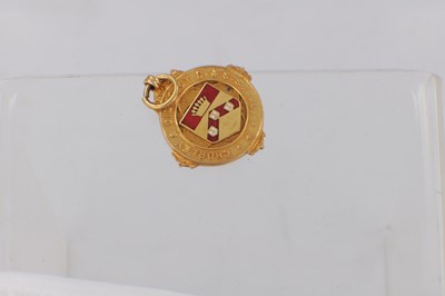 Lot 138 - A CASED 9CT GOLD AND ENAMEL PENDANT MEDAL
