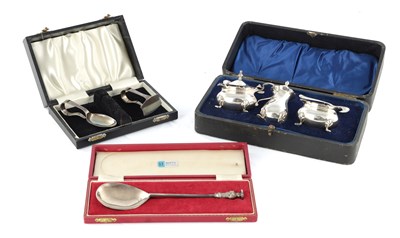 Lot 278 - A CASED SILVER BABY FEEDING SET AND A CASED SILVER SPOON