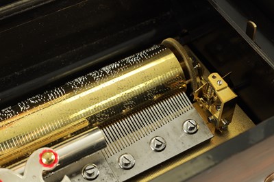 Lot 1032 - A 19TH CENTURY SWISS KEY WOUND SIX AIRS HARP/ZITHER MECHANICAL MUSIC BOX