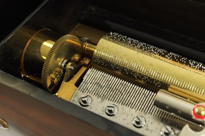 Lot 1032 - A 19TH CENTURY SWISS KEY WOUND SIX AIRS HARP/ZITHER MECHANICAL MUSIC BOX