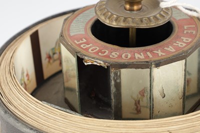 Lot 1004 - A LATE 19TH CENTURY FRENCH PRAXINOSCOPE OPTICAL TOY