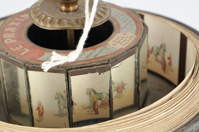 Lot 1004 - A LATE 19TH CENTURY FRENCH PRAXINOSCOPE OPTICAL TOY
