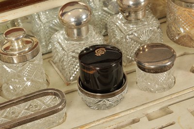 Lot 1652 - A FINE EDWARDIAN INLAID FIGURED SATINWOOD AND MAHOGANY SILVER FITTED DRESSING TABLE