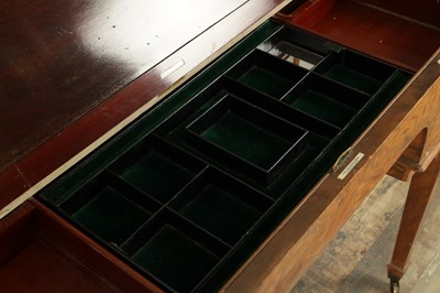 Lot 1652 - A FINE EDWARDIAN INLAID FIGURED SATINWOOD AND MAHOGANY SILVER FITTED DRESSING TABLE