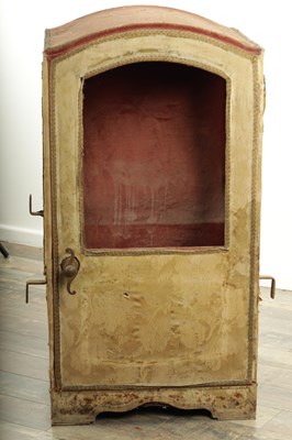 Lot 1628 - AN 18TH CENTURY CHILDREN'S SEDAN CHAIR