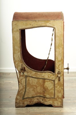 Lot 1628 - AN 18TH CENTURY CHILDREN'S SEDAN CHAIR