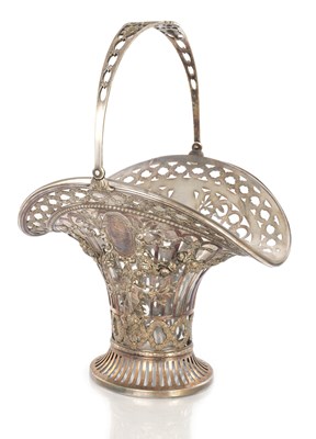 Lot 187 - AN EARLY 20TH CENTURY SILVER PLATED WMF BASKET WITH GLASS LINER