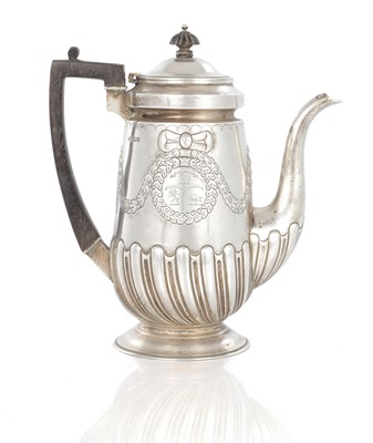 Lot 242 - A VICTORIAN SILVER TEA POT