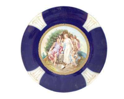 Lot 32 - A LATE 19TH CENTURY VIENNA CABINET PLATE