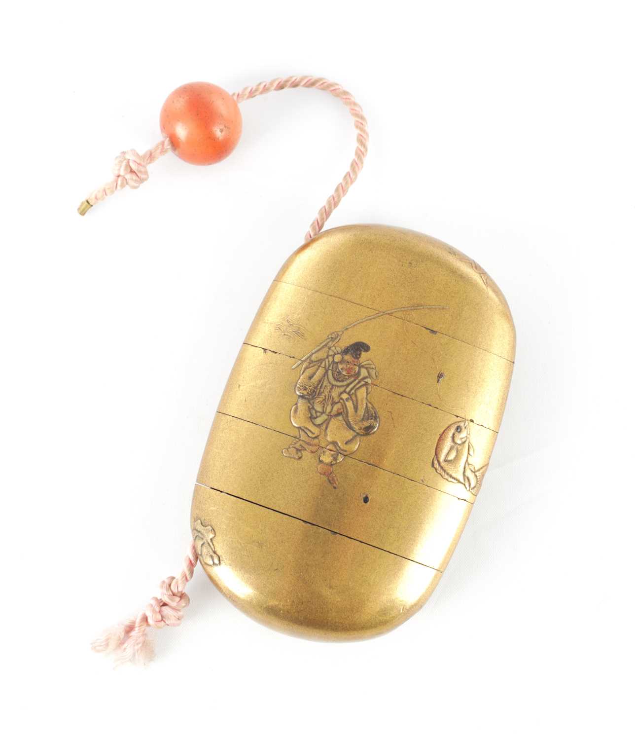 Lot 651 - A 19TH CENTURY JAPANESE GOLD LACQUER OVAL SHAPED FIVE CASE INRO