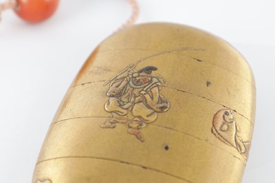 Lot 651 - A 19TH CENTURY JAPANESE GOLD LACQUER OVAL SHAPED FIVE CASE INRO