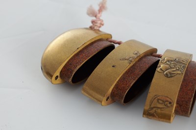 Lot 651 - A 19TH CENTURY JAPANESE GOLD LACQUER OVAL SHAPED FIVE CASE INRO