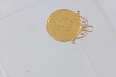 Lot 116 - AN 1887 GOLD SOVEREIGN PENDANT