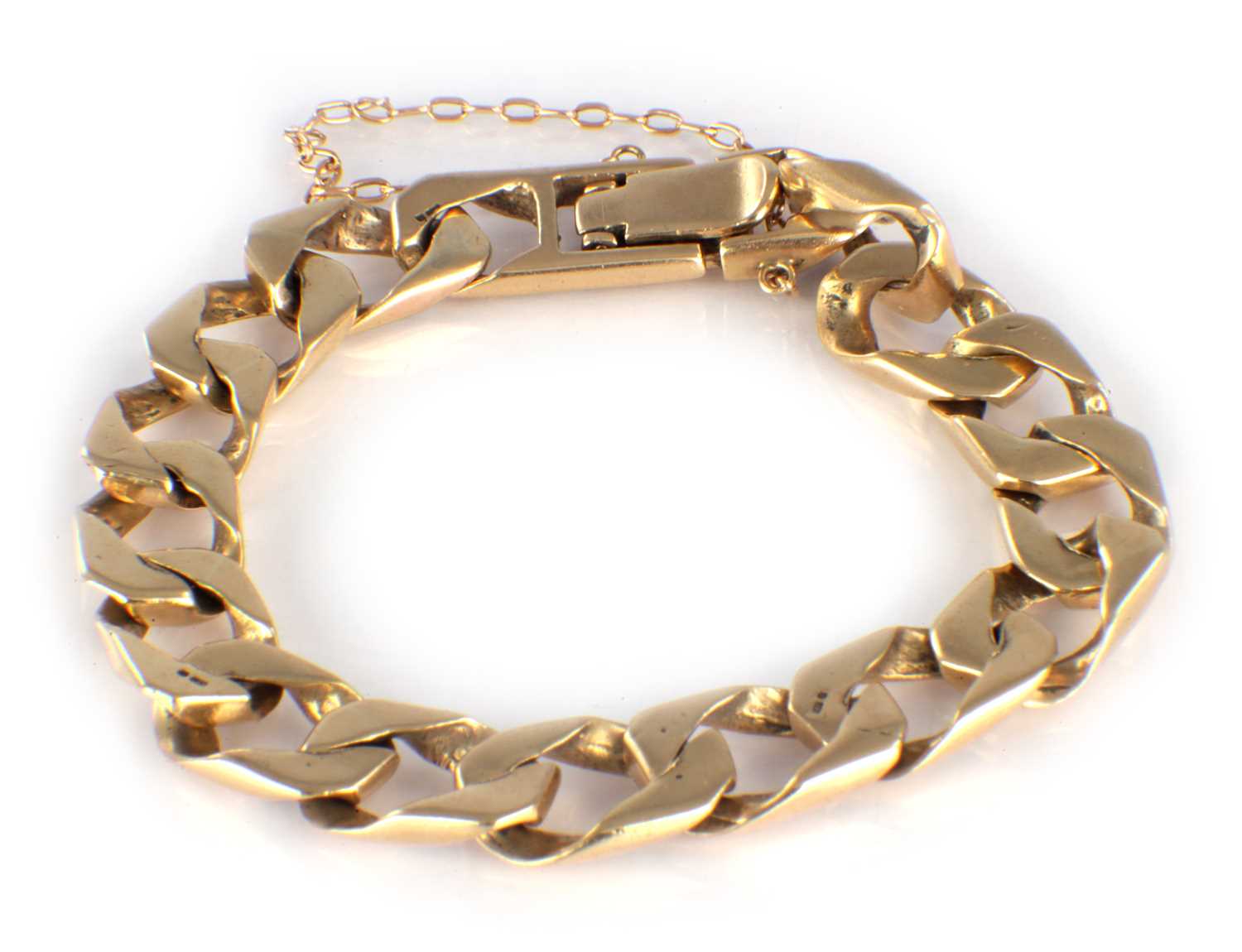 Lot 103 - A 9CT GOLD CURB CHAIN BRACELET