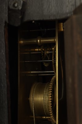 Lot 1476 - WILLIAM MURRELL, HORSHAM. A LATE 18TH CENTURY BLACK JAPANNED TAVERN CLOCK