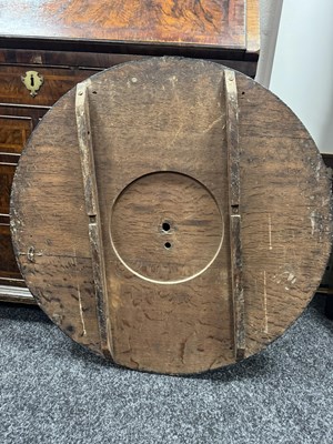 Lot 1476 - WILLIAM MURRELL, HORSHAM. A LATE 18TH CENTURY BLACK JAPANNED TAVERN CLOCK