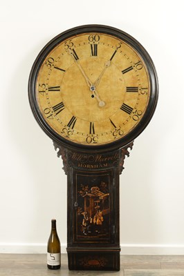 Lot 1476 - WILLIAM MURRELL, HORSHAM. A LATE 18TH CENTURY BLACK JAPANNED TAVERN CLOCK