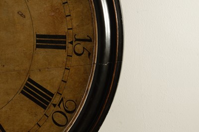 Lot 1476 - WILLIAM MURRELL, HORSHAM. A LATE 18TH CENTURY BLACK JAPANNED TAVERN CLOCK