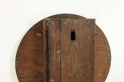 Lot 1476 - WILLIAM MURRELL, HORSHAM. A LATE 18TH CENTURY BLACK JAPANNED TAVERN CLOCK