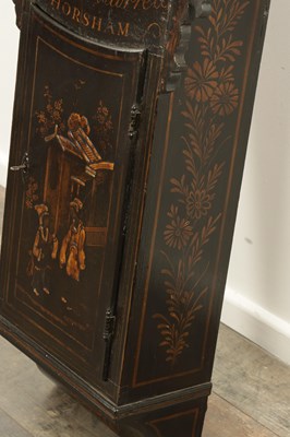 Lot 1476 - WILLIAM MURRELL, HORSHAM. A LATE 18TH CENTURY BLACK JAPANNED TAVERN CLOCK