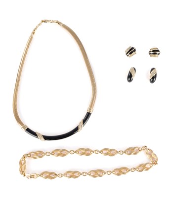Lot 111 - A MATCHING CHRISTIAN DIOR DRESSING SUITE AND ANOTHER NECKLACE