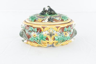 Lot 60 - A 19TH CENTURY WEDGWOOD MAJOLICA GAME DISH