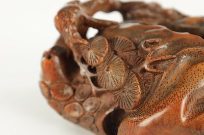 Lot 428 - AN EARLY 20TH CENTURY CARVED BAMBOO BRUSH WASHER