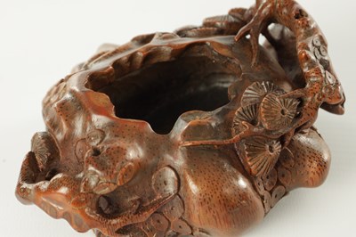 Lot 428 - AN EARLY 20TH CENTURY CARVED BAMBOO BRUSH WASHER