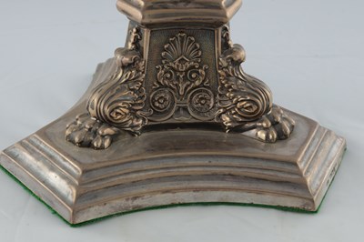 Lot 281 - A LATE 19TH CENTURY SILVER OIL LAMP