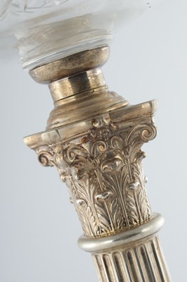 Lot 223 - AN EDWARDIAN SILVER CORINTHIAN COLUMN OIL LAMP