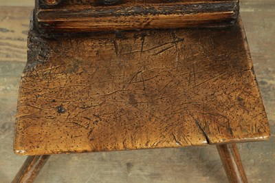 Lot 1639 - A RARE 18TH CENTURY CHILDS WALNUT AND ELM PRIMITIVE WELSH STICK BACK CHAIR