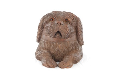 Lot 945 - A 19TH CENTURY BLACK FOREST CARVED LINDEN WOOD MUSICAL DOGS HEAD TABACCO BOX