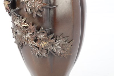 Lot 579 - A FINE JAPANESE MEIJI PERIOD BRONZE VASE