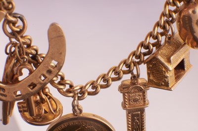 Lot 106 - A 9CT GOLD CHARM BRACELET WITH SOVEREIGN