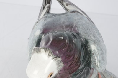 Lot 21 - A 19TH CENTURY MEISSEN PORCELAIN SCULPTURE OF A PIGEON