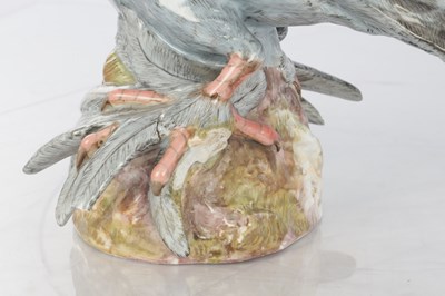 Lot 21 - A 19TH CENTURY MEISSEN PORCELAIN SCULPTURE OF A PIGEON