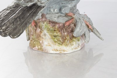 Lot 21 - A 19TH CENTURY MEISSEN PORCELAIN SCULPTURE OF A PIGEON