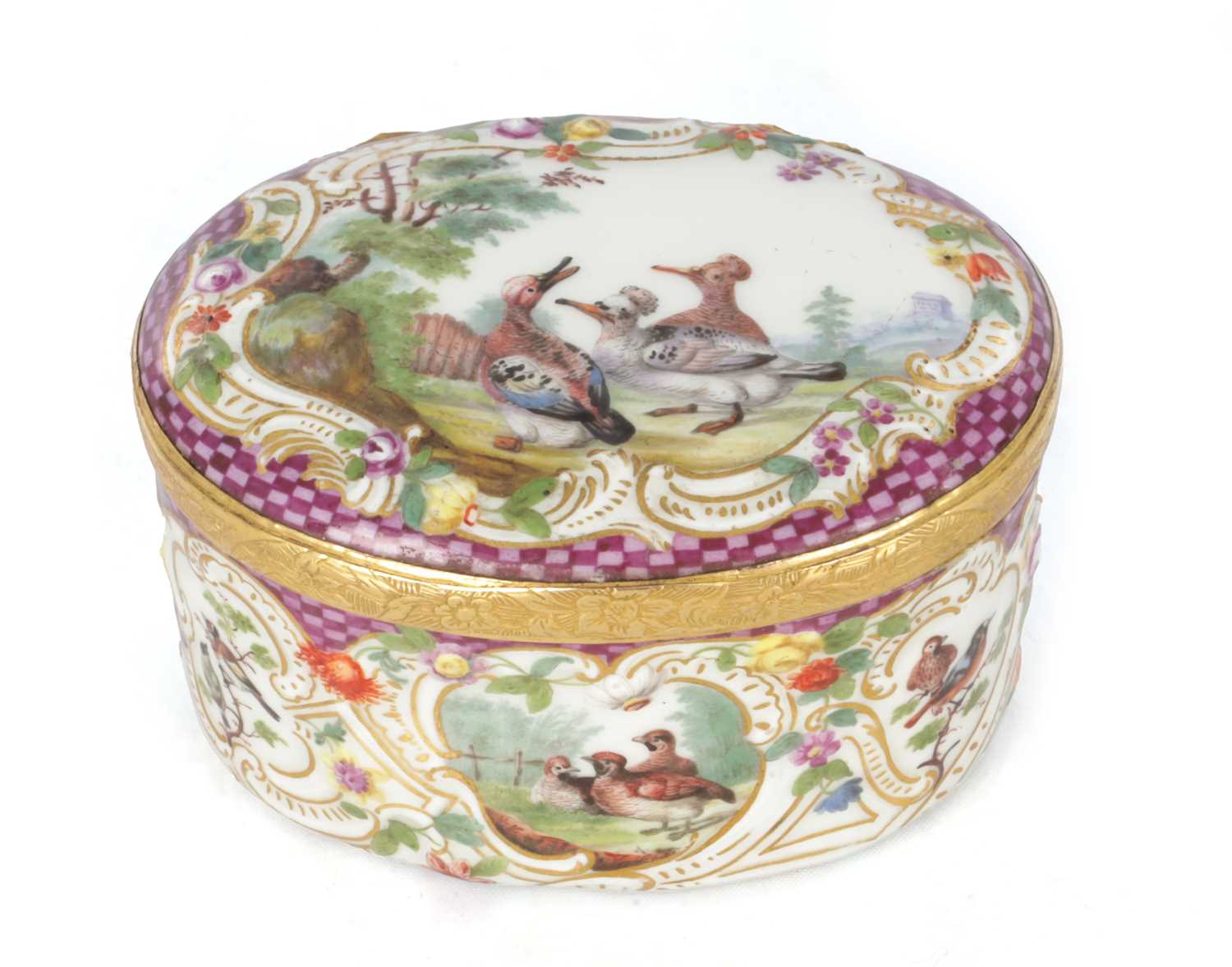 Lot 124 - A FINE 18TH CENTURY ENAMEL AND GOLD OVAL SNUFF BOX