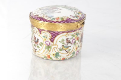 Lot 124 - A FINE 18TH CENTURY ENAMEL AND GOLD OVAL SNUFF BOX