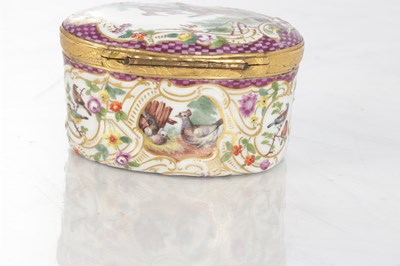 Lot 124 - A FINE 18TH CENTURY ENAMEL AND GOLD OVAL SNUFF BOX