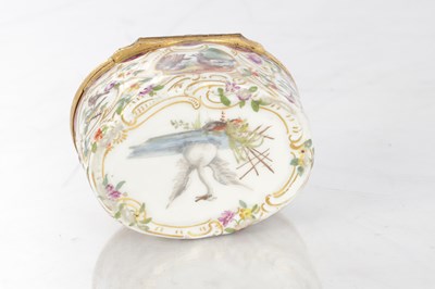 Lot 124 - A FINE 18TH CENTURY ENAMEL AND GOLD OVAL SNUFF BOX