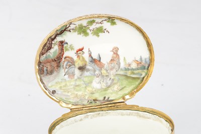 Lot 124 - A FINE 18TH CENTURY ENAMEL AND GOLD OVAL SNUFF BOX