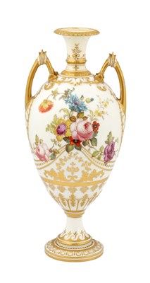 Lot 55 - A FINE EARLY 20TH CENTURY ROYAL CROWN DERBY PORCELAIN CABINET VASE BY ALBERT GREGORY